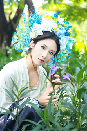 两个日本女人舔大鸡巴视频