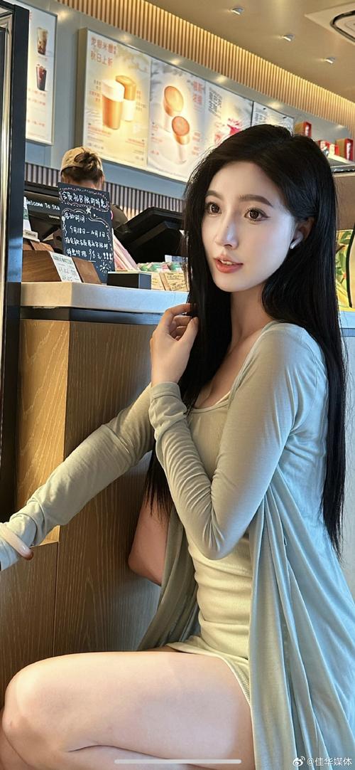 美女丁字裤色诱情趣热舞