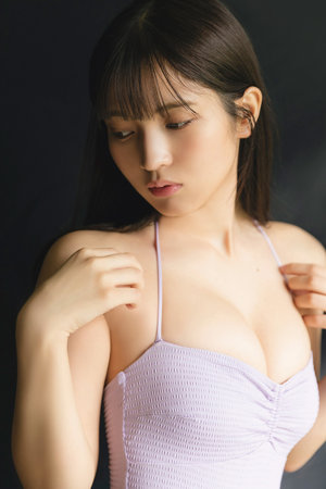 厨房里掀起岳的裙子