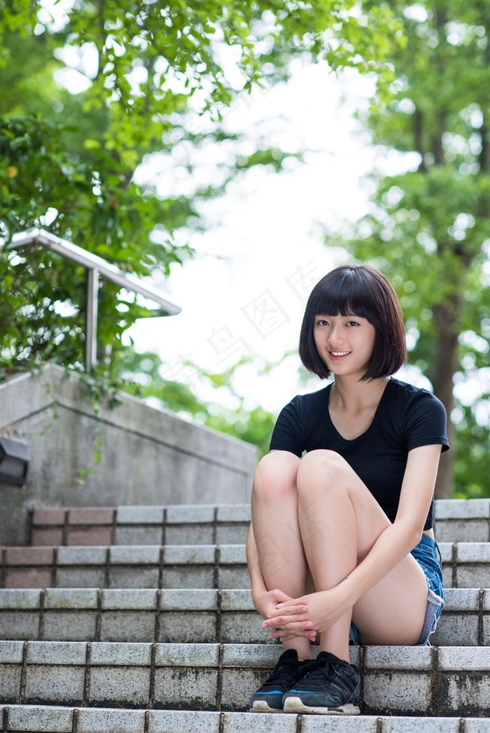 年轻的妈妈朋友