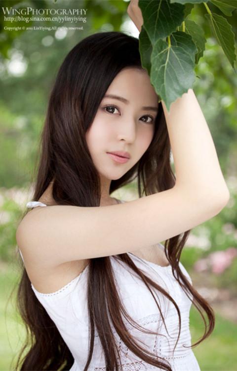 体育老师让女生做深蹲给他看
